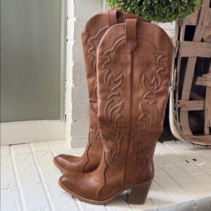 Kiss Cream Faux Leather Interior